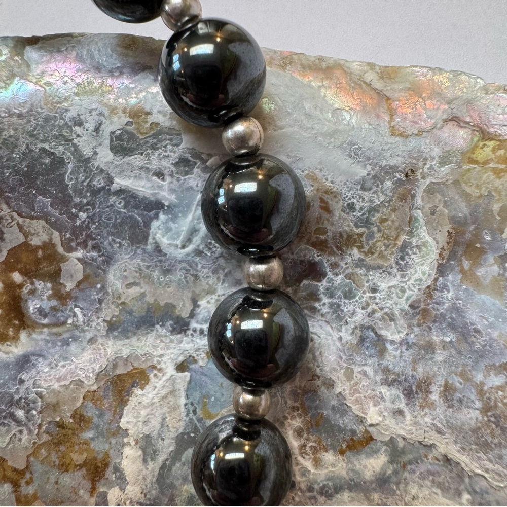 Black and Silver Beaded Bracelet with Polished Finish - Picture 2 of 2